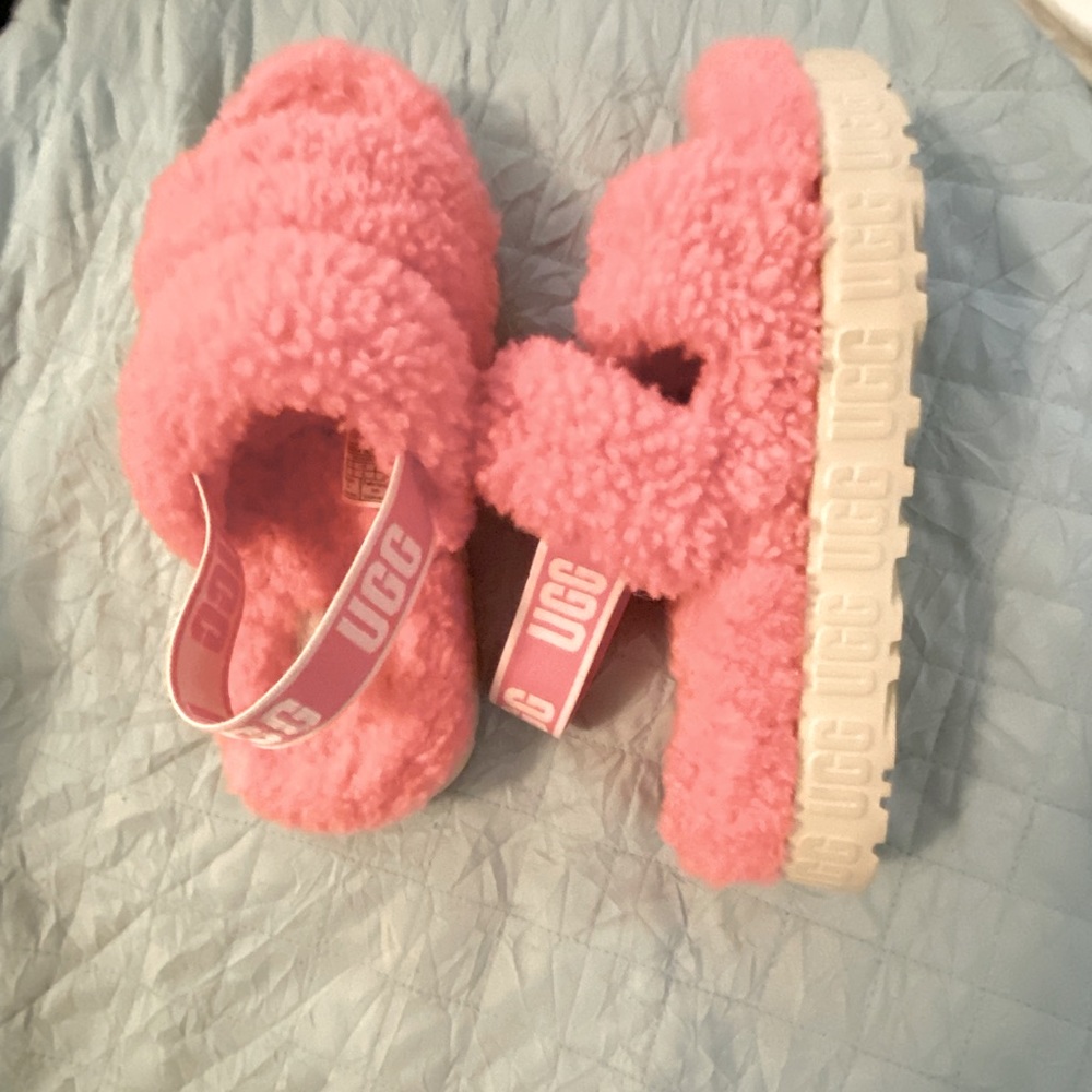 UGG SLIPPERS!!
